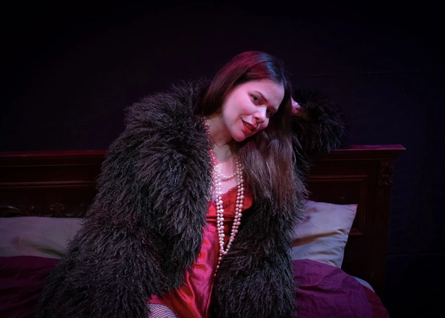 ΤΟ ΞΕΝΟΔΟΧΕΙΟ Η ΝΥΧΤΑ ΠΟΥ ΠΕΦΤΕΙ