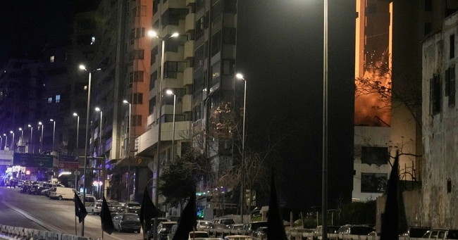 Polemos Mesi Anatoli