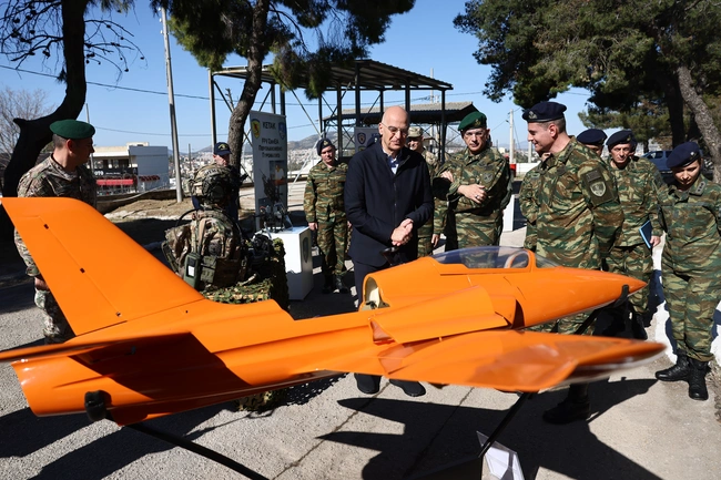 Επίσκεψη Δένδια σε εργοστάσιο κατασκευής drone των ενόπλων δυνάμεων