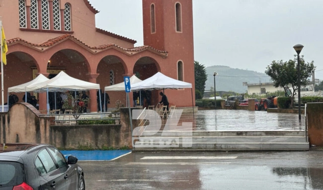 Η κηδεία της 43χρονης που έπεσε θύμα γυναικοκτονίας