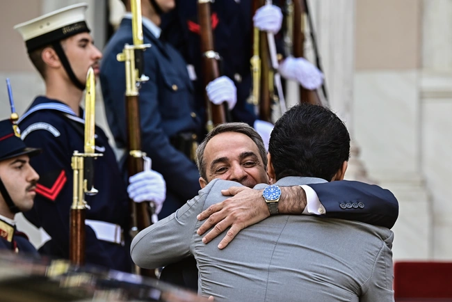 Συνάντηση Μητσοτάκη με τον εμίρη του Κατάρ