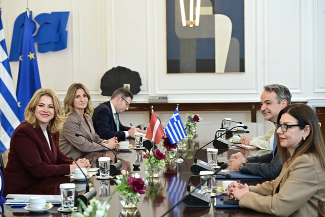 Συνάντηση Μητσοτάκη με την πρωθυπουργό της Λετονίας