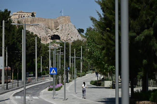 Επίσκεψη Μητσοτάκη - Μενδώνη στα έργα ανάπλασης στην Λεωφόρο Βασιλίσσης Όλγας