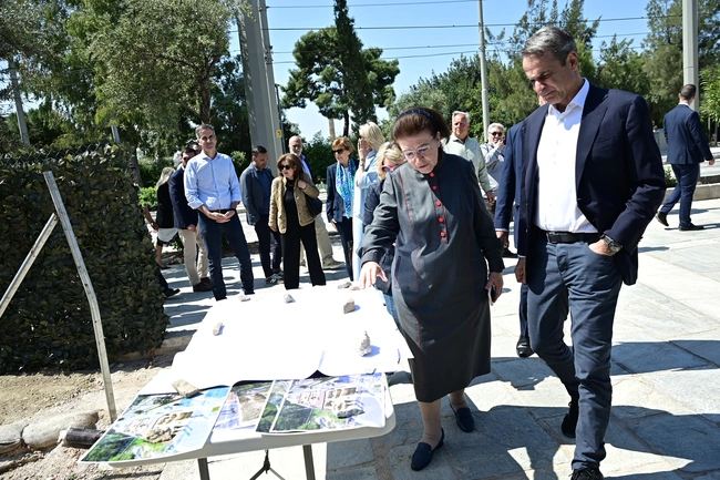 Επίσκεψη Μητσοτάκη - Μενδώνη στα έργα ανάπλασης στην Λεωφόρο Βασιλίσσης Όλγας