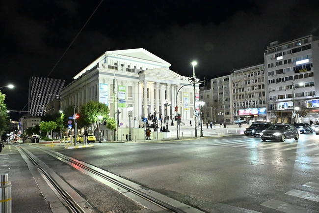 Σοβαρός τραυματισμός 17χρονου που παρασύρθηκε από λεωφορείο στον Πειραιά