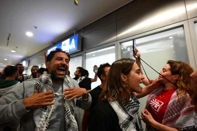 Επαναπατρίστηκαν οι Έλληνες ακτιβιστές του Global Sumud Flotilla