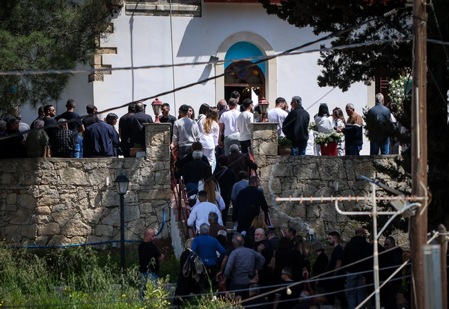 Κόσμος στην κηδεία του 21χρονου Νικήτα