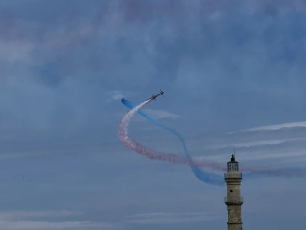 Τα Red Arrows «έσκισαν» τον ουρανό των Χανίων