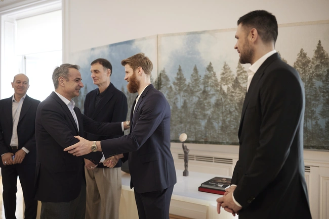 Ο Κυριάκος Μητσοτάκης υποδέχθηκε την ομάδα του Ολυμπιακού στο Μαξίμου