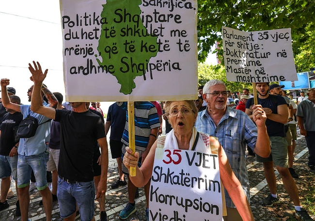 διαδηλωσεις αλβανια