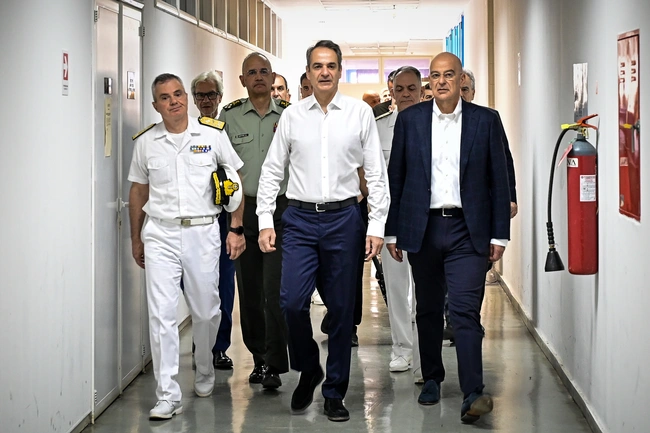 Κυριάκος Μητσοτάκης - Νίκος Δένδιας στη σχολή ναυτικών δοκίμων
