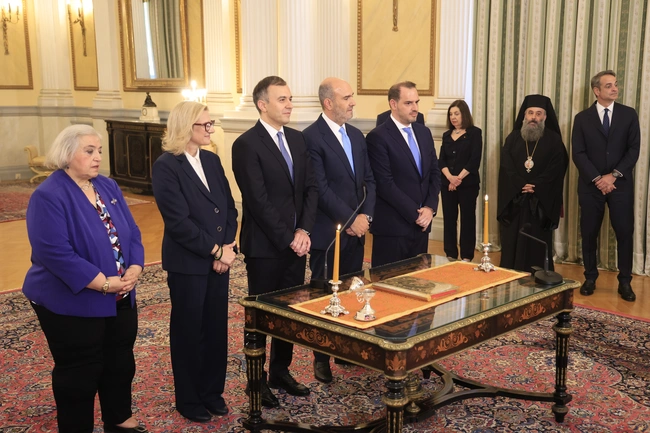 Ορκίστηκαν τα νέα μέλη της κυβέρνησης