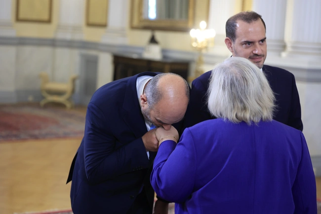 Ορκίστηκαν τα νέα μέλη της κυβέρνησης