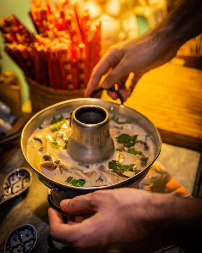 thai tom kha kai