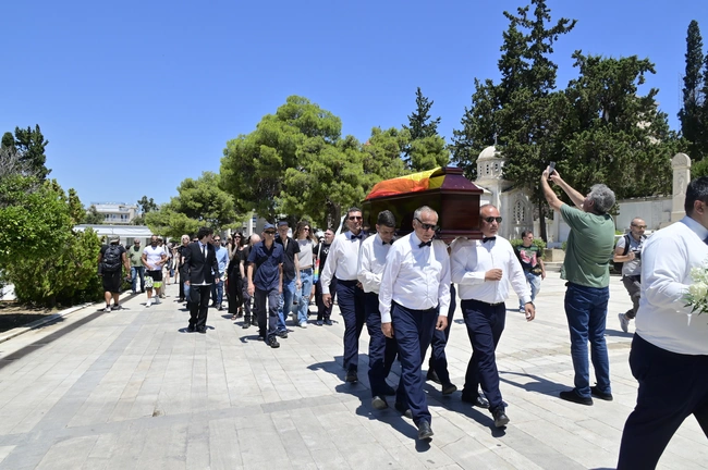 Εικόνες από την κηδεία της Πάολας Ρεβενιώτη