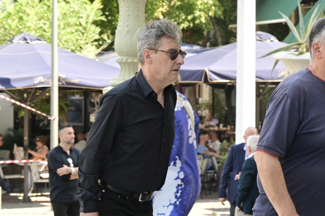 Πλήθος κόσμου στην κηδεία της Μάρως Κοντού