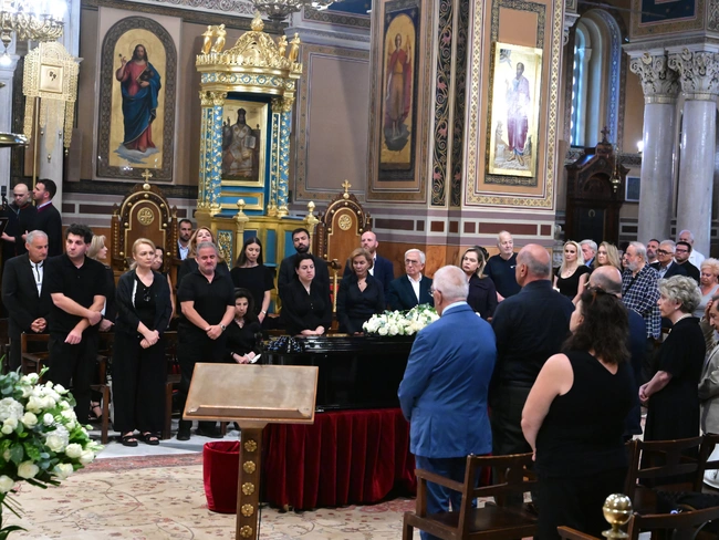 Η κηδεία της Μάρως Κοντού
