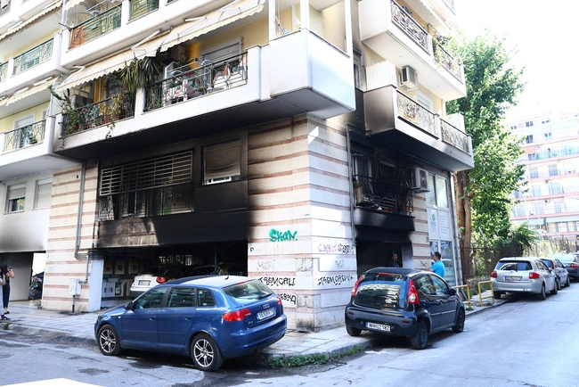 Επίθεση με γκαζάκια σε οχήματα πολιτευτών της ΝΔ στη Θεσσαλονίκη