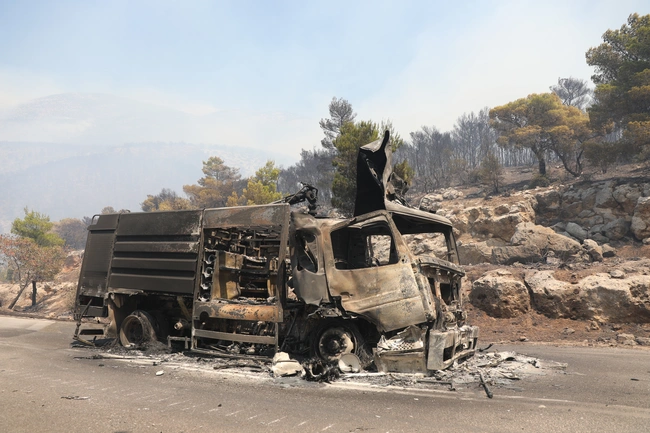 Αποκαΐδια από τη φωτιά στο Πόρτο Γερμενό