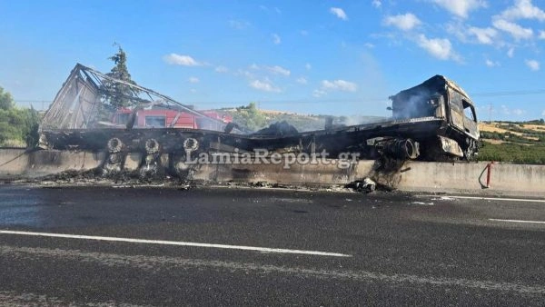 Σφοδρό τροχαίο με φορτηγά στην Εθνική Αθηνών - Λαμίας