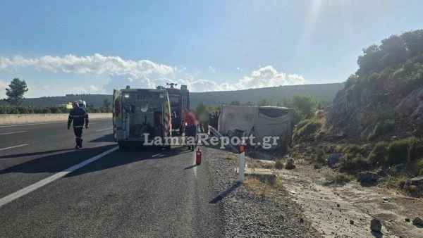 Σφοδρό τροχαίο με φορτηγά στην Εθνική Αθηνών - Λαμίας