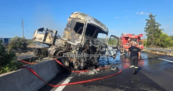 Σφοδρό τροχαίο με φορτηγά στην Εθνική Αθηνών - Λαμίας
