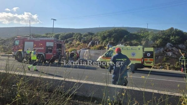 Σφοδρό τροχαίο με φορτηγά στην Εθνική Αθηνών - Λαμίας