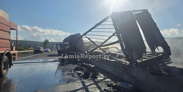 Σφοδρό τροχαίο με φορτηγά στην Εθνική Αθηνών - Λαμίας