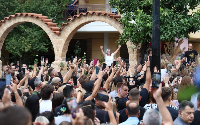 ΛΑΙΚΗ ΑΓΡΥΠΝΙΑ ΓΙΑ ΤΗ ΣΟΡΟ ΤΟΥ ΤΡΑΓΟΥΔΙΣΤΗ ΓΙΩΡΓΟΥ ΜΑΖΩΝΑΚΗ