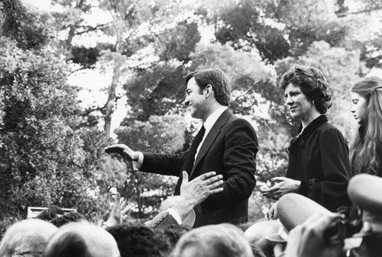 konstantinos-nekrosimi-akoloythia-freideriki