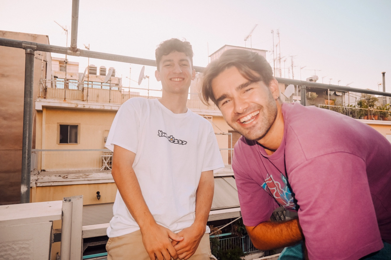 Ο Γιάννης και ο Μανώλης, τα δύο μέλη των Yama.