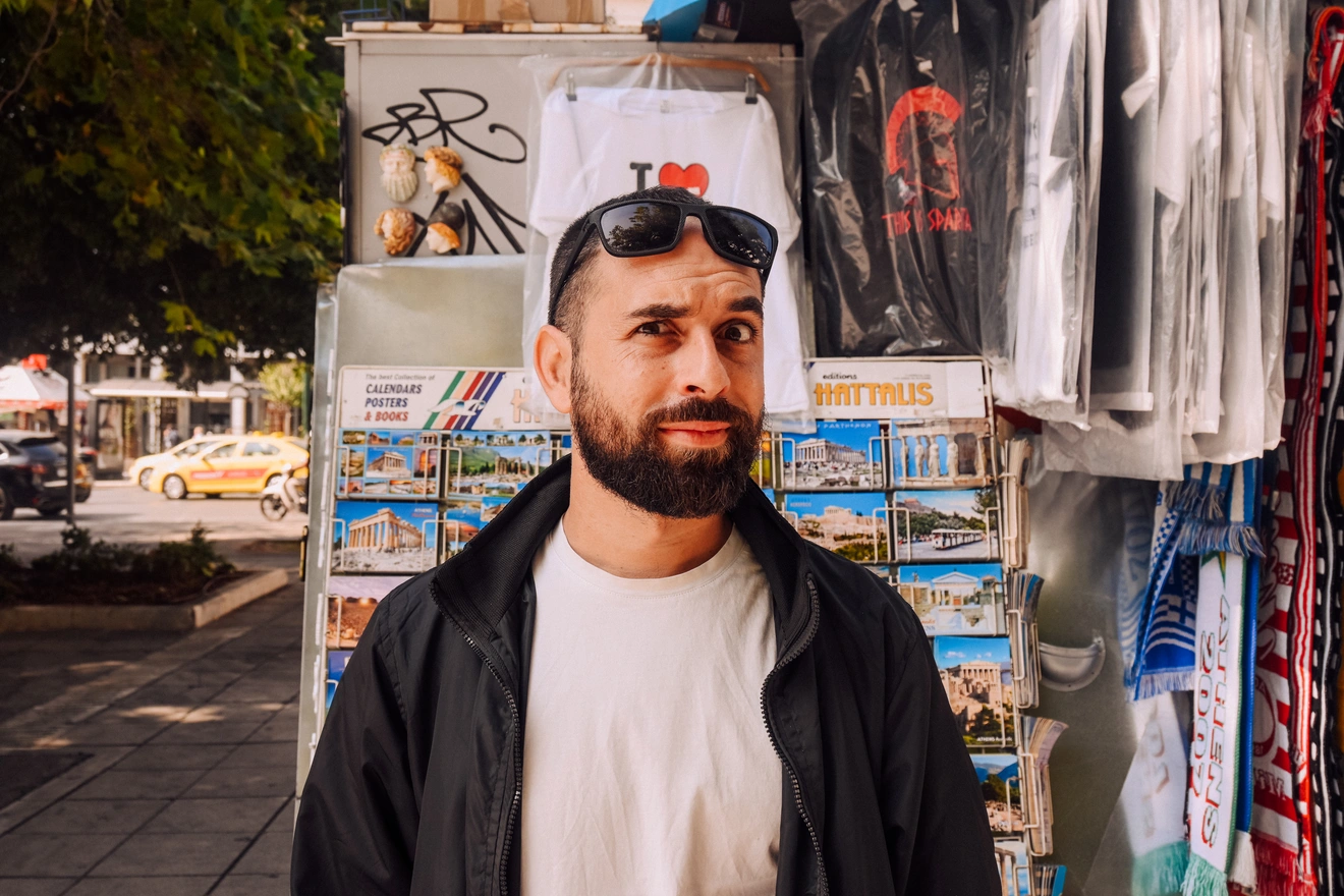 Ο Γιάννης Ρούσσος θεωρεί πως η κωμωδία πρέπει να επιτίθεται στον καταπιεστή και όχι στον καταπιεσμένο.