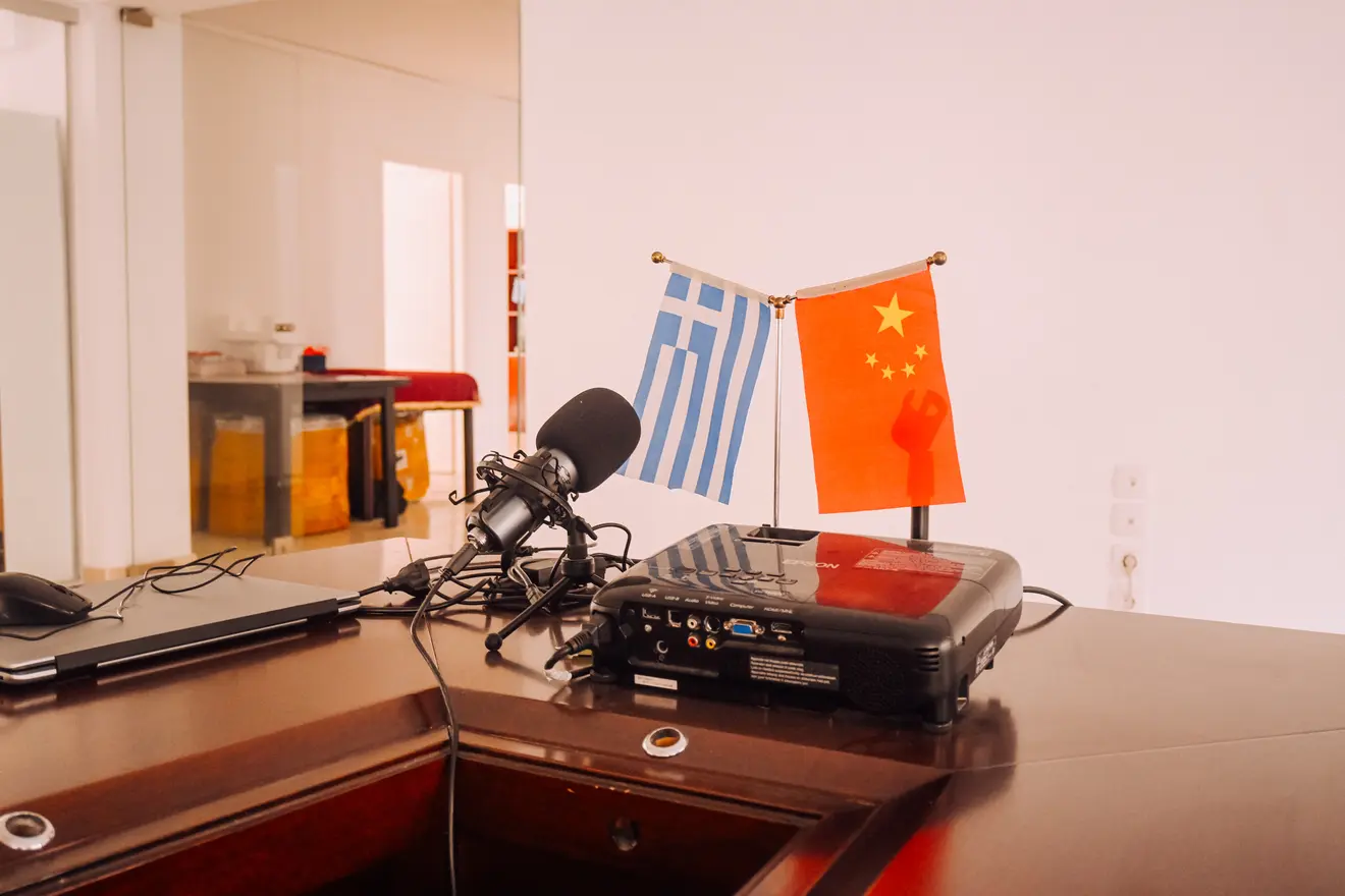 Στα γραφεία των China Greece Times.