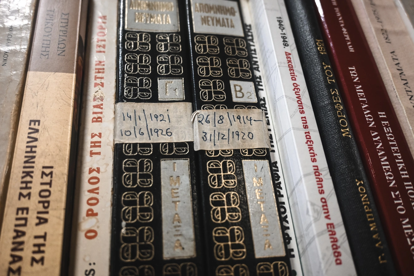 Μερικά από τα πιο παλιά βιβλία που βρίσκονται στον χώρο.