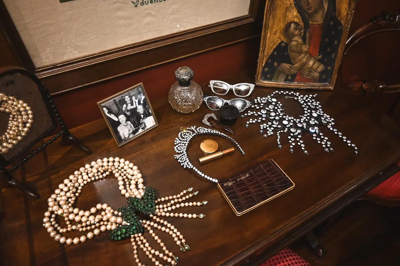 Κοσμήματα που φόρεσε σε παραστάσεις της.