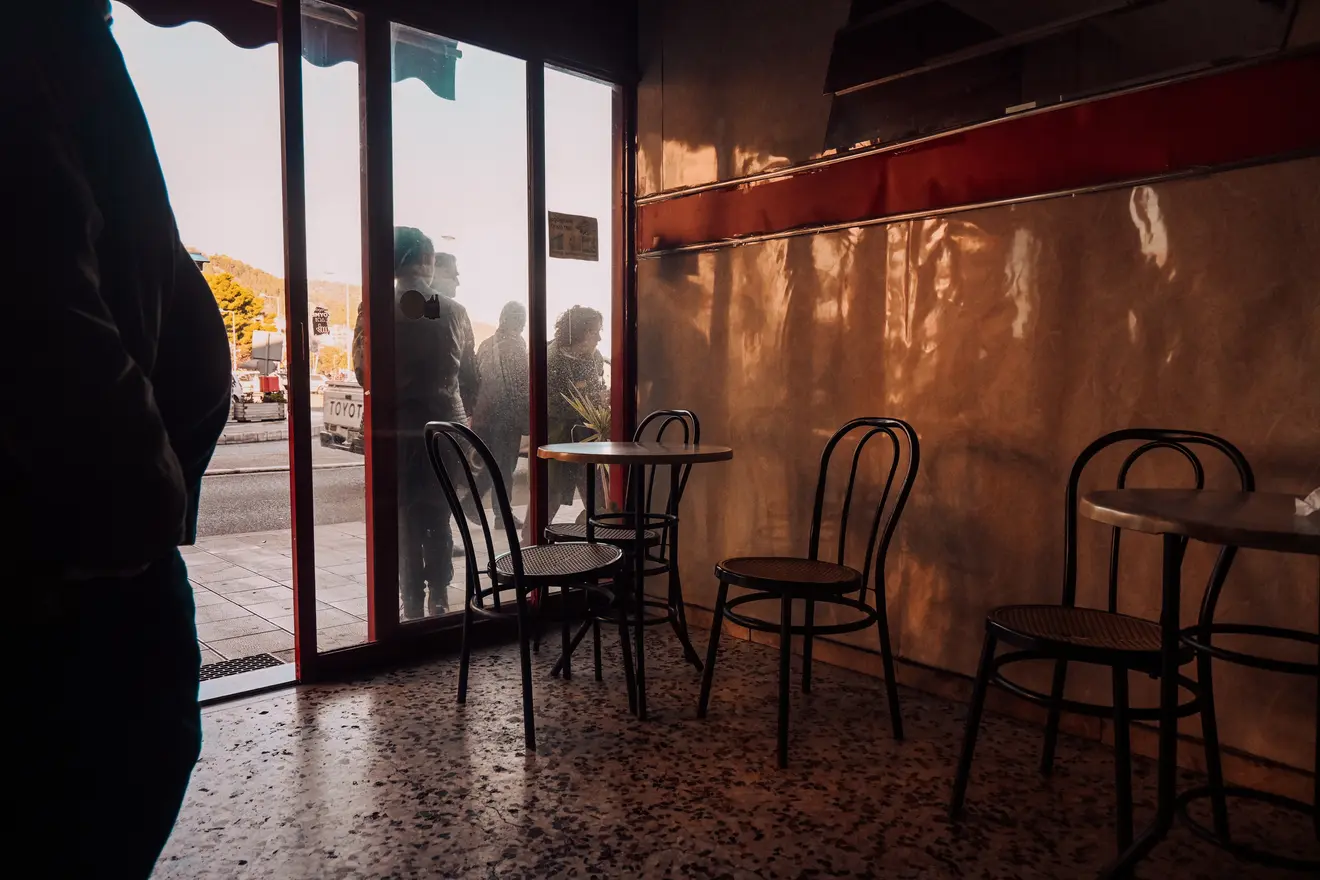 Το τυροπιτάδικο του Μίτλου είναι σημείο συνάντησης για τους ντόπιους. 