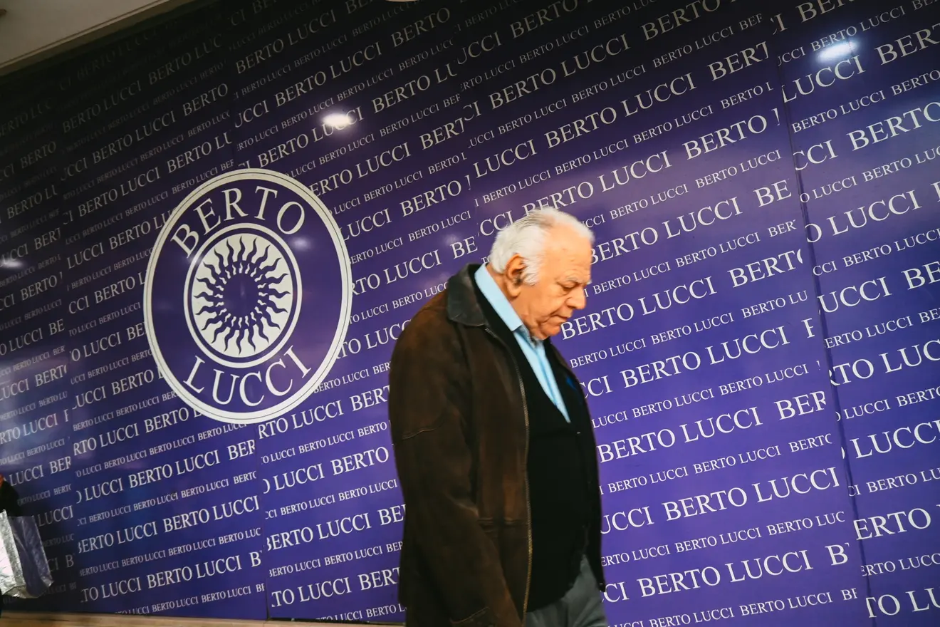 Εμπορικό κέντρο στο Παγκράτι.