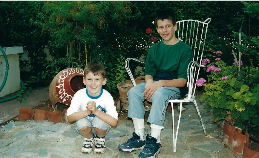 Ο Άλεξ Παπανικολάου και ο αδερφός του