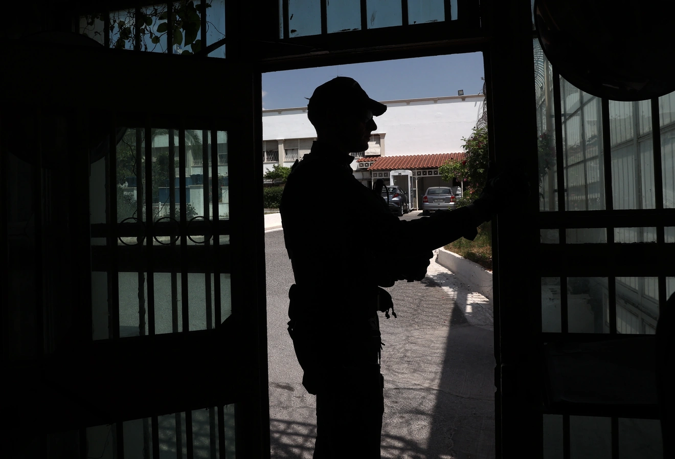 Φύλακας σε κατάστημα κράτησης