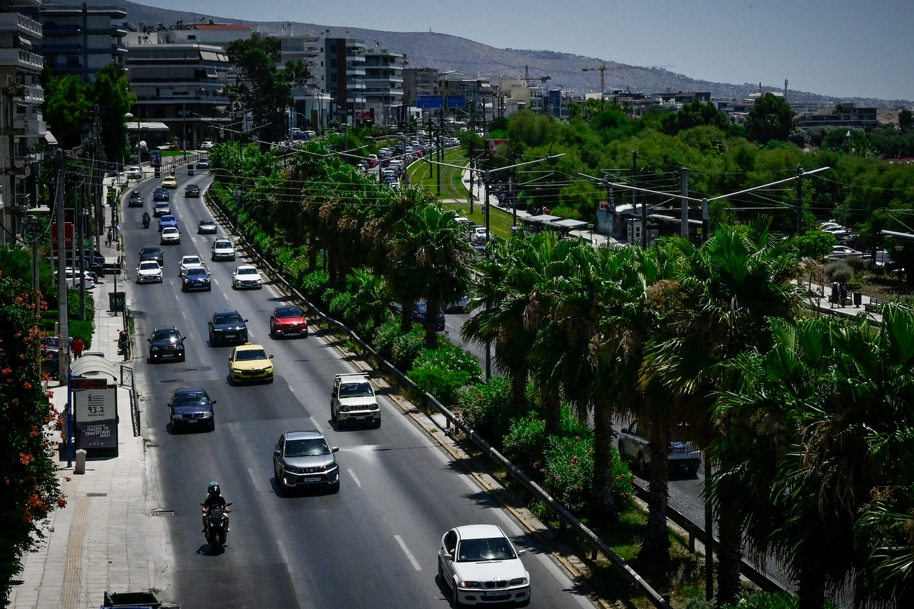 Καύσωνας και οδήγηση (ΜΙΧΑΛΗΣ ΠΑΠΑΝΙΚΟΛΑΟΥ/EUROKINISSI)