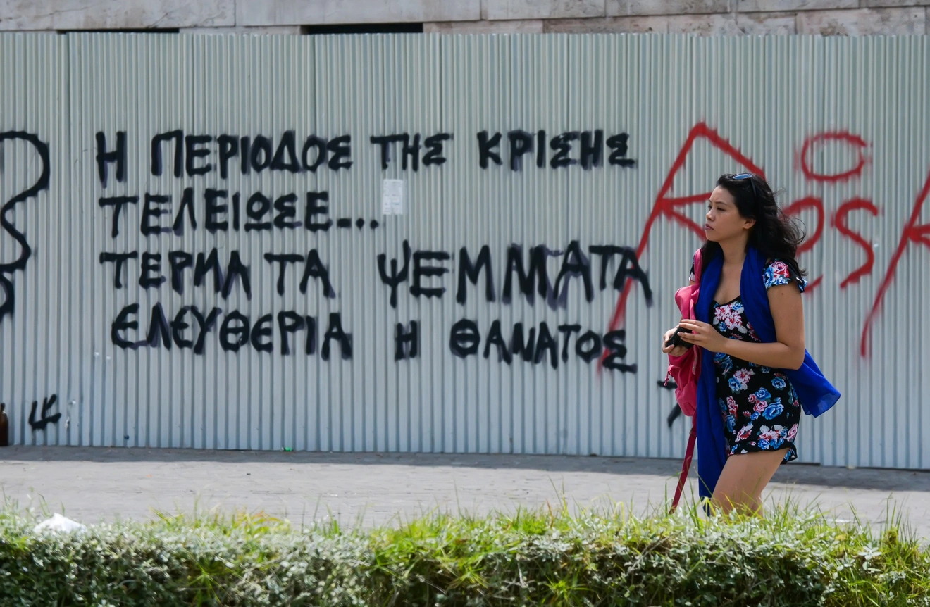 Γκράφιτι στους δρόμους της Αθήνας, πριν το δημοψήφισμα της Κυριακής 5 Ιουλίου 2015. | INTIME