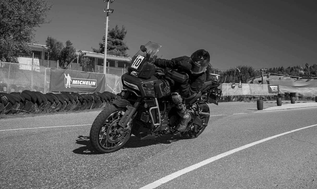 Ακαδημία οδήγησης Riding School