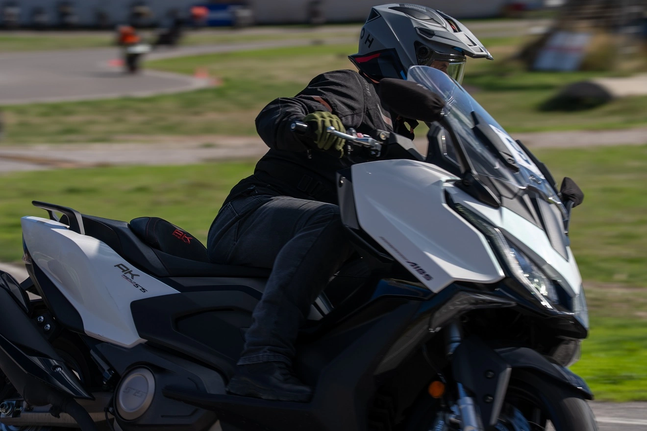 Ακαδημία οδήγησης Riding School