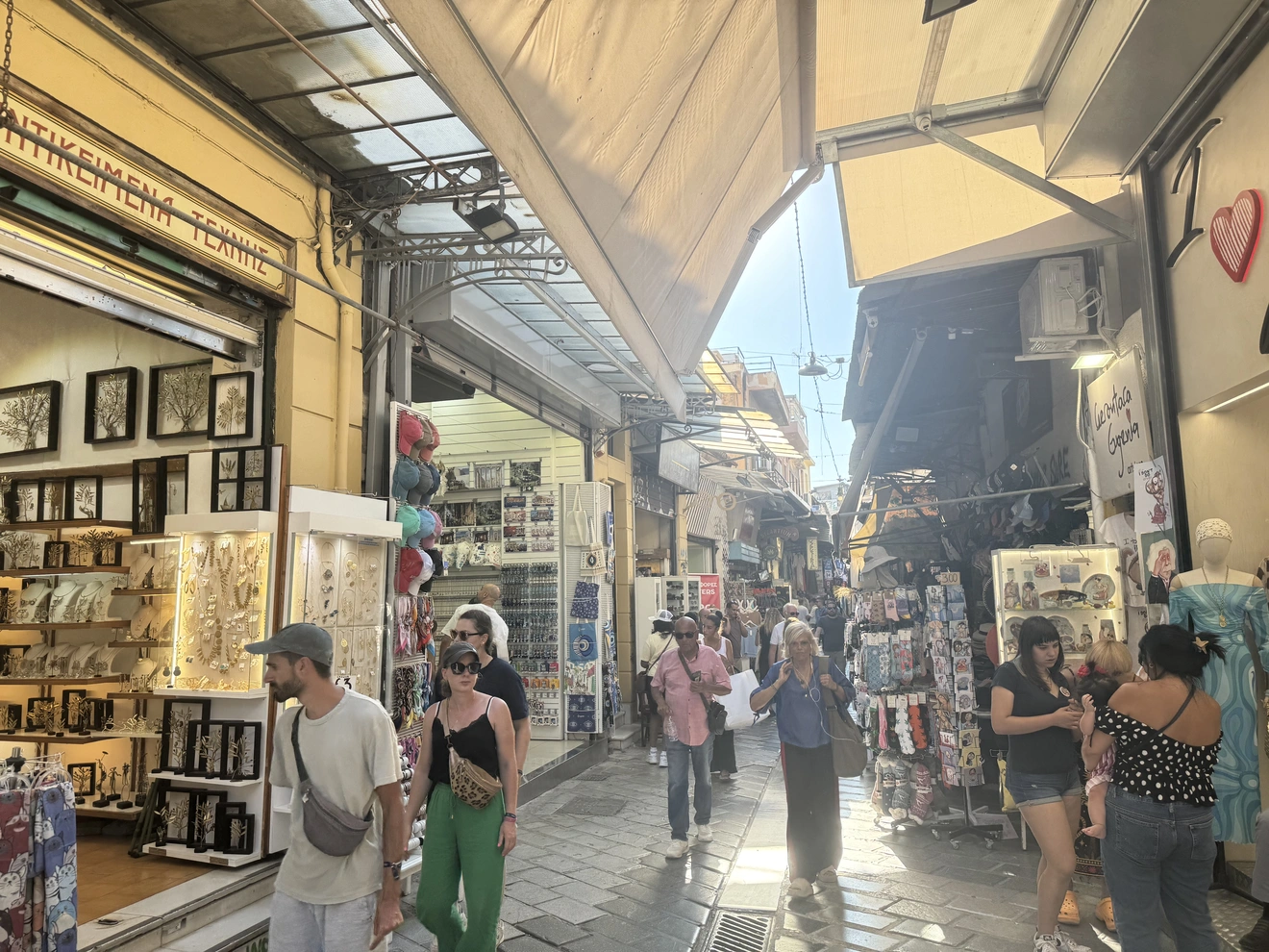 Νωρίς το απόγευμα στο Μοναστηράκι