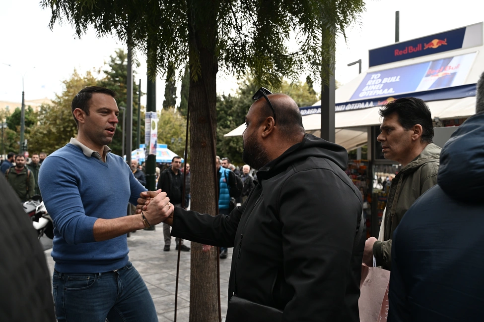 Ο Στέφανος Κασσελάκης στην πορεία για το φορολογικό νομοσχέδιο