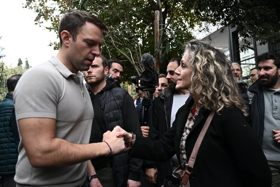 Ο Στέφανος Κασσελάκης στην πορεία για το φορολογικό νομοσχέδιο