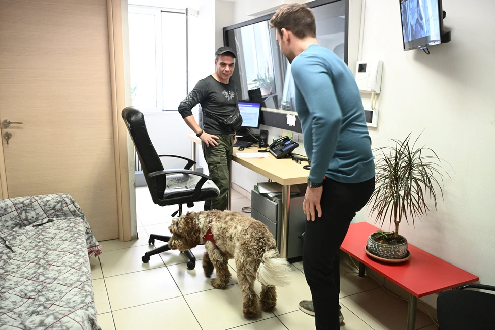 O Στέφανος Κασσελάκης «Στο Κόκκινο» μαζί με την Φάρλι