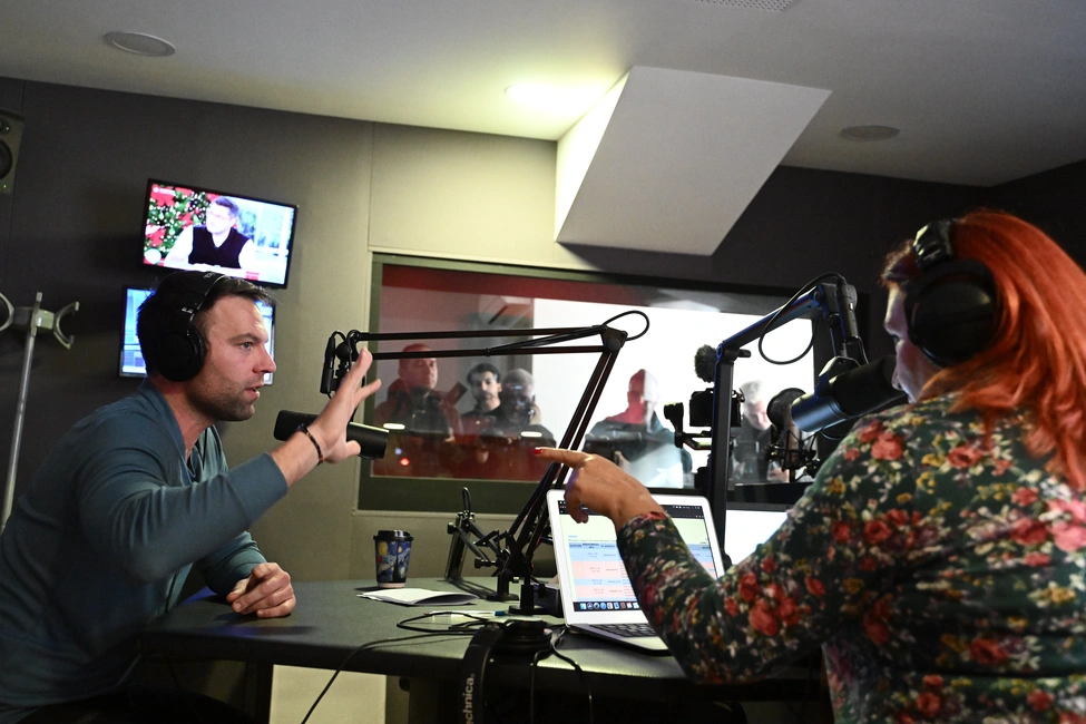 O Στέφανος Κασσελάκης «Στο Κόκκινο»