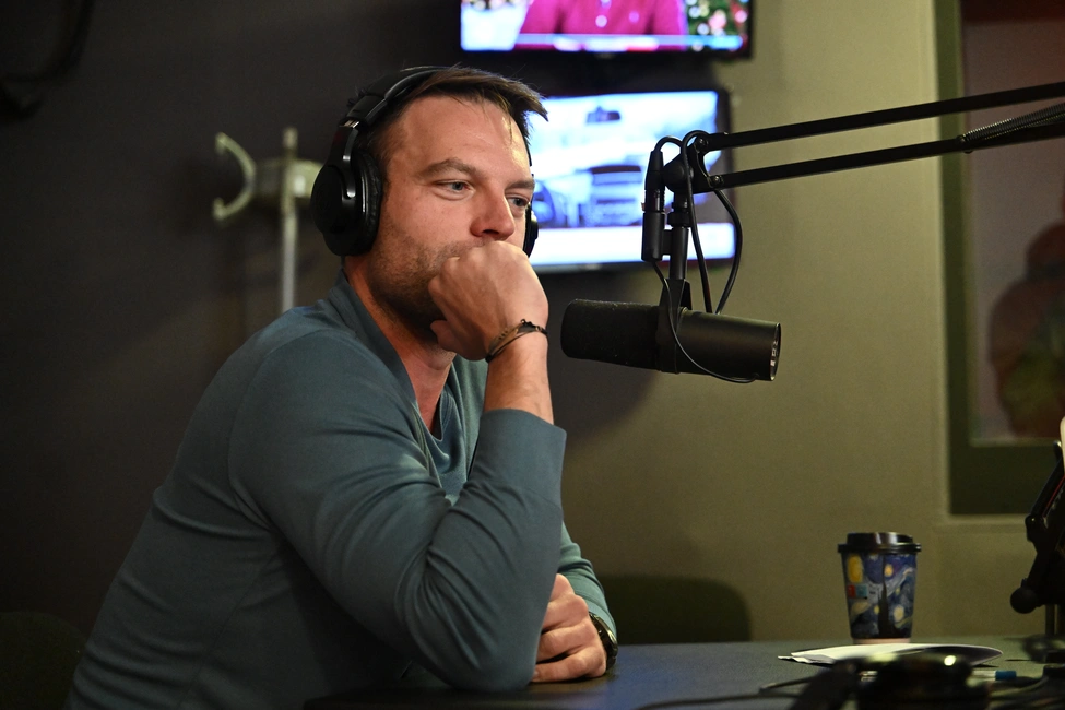 O Στέφανος Κασσελάκης «Στο Κόκκινο»