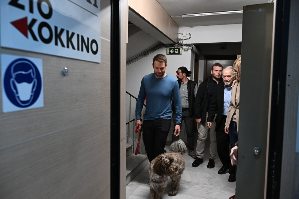 O Στέφανος Κασσελάκης «Στο Κόκκινο» μαζί με την Φάρλι